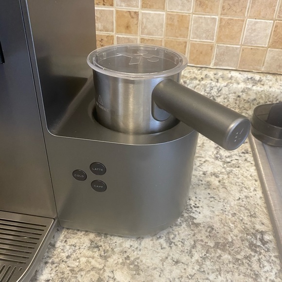 Keurig Single Serve Coffee, Latte&Cappuccino Maker - Picture 8 of 10